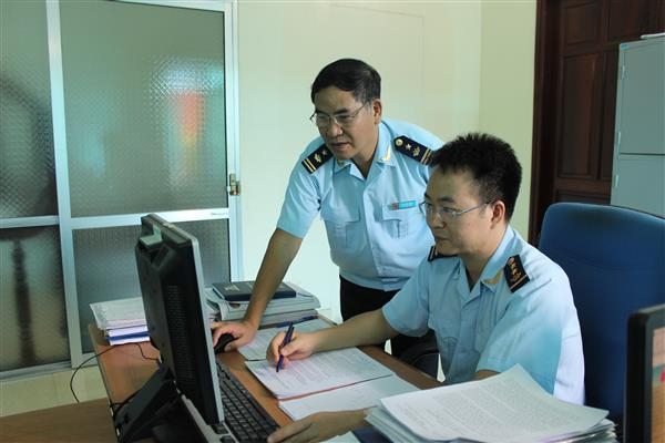 CBCC Chi cục Hải quan Th&aacute;i Nguy&ecirc;n, Cục Hải quan Bắc Ninh trao đổi nghiệp vụ. Ảnh: T.Trang.